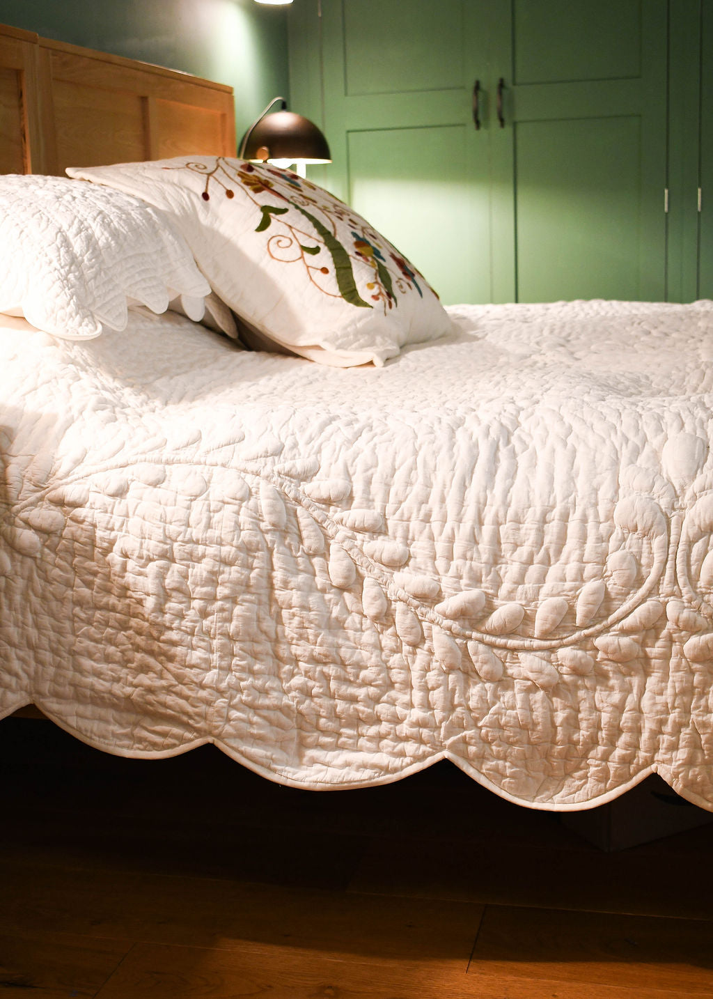 Trapunto Cotton King Quilt