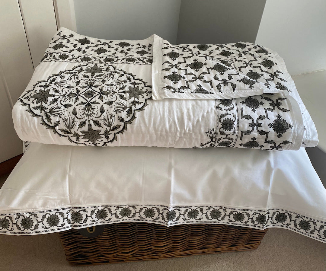 Jaal-kona Print cotton reversible Quilt