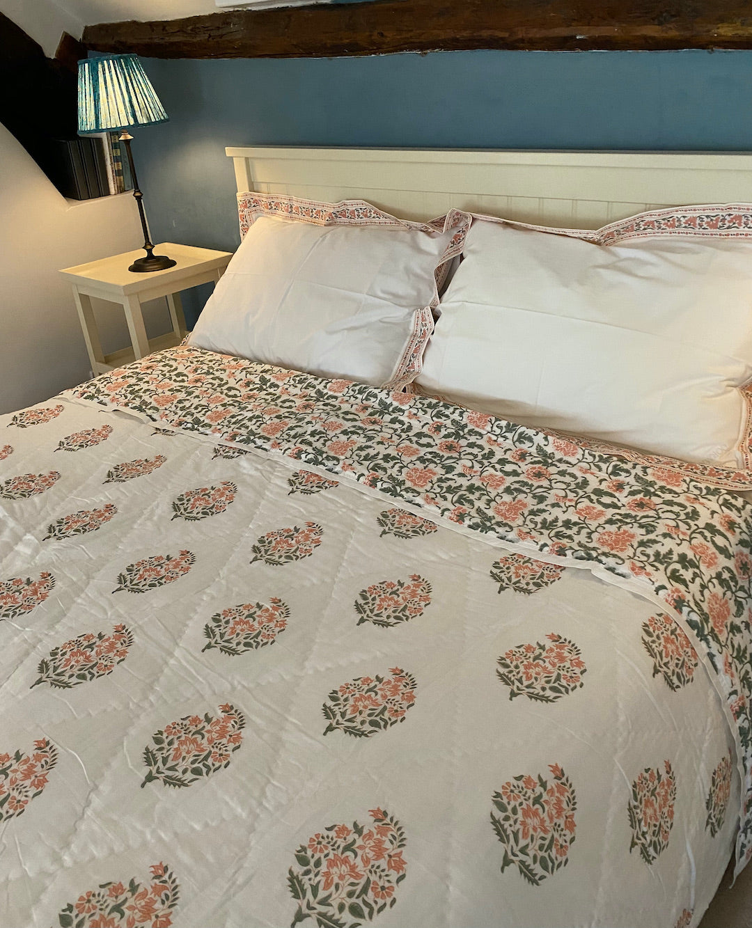 Carnation Floral Print cotton reversible kingsize Quilt