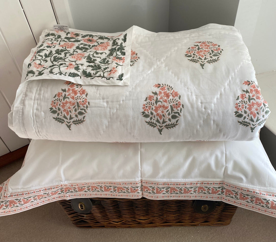 Carnation Floral Print cotton reversible kingsize Quilt